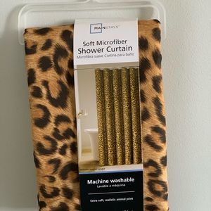 Leopard print shower curtain 🐆